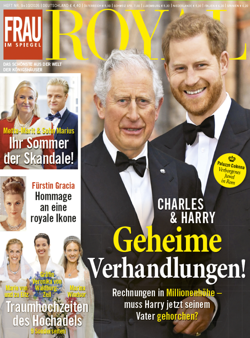 Frau im Spiegel ROYAL